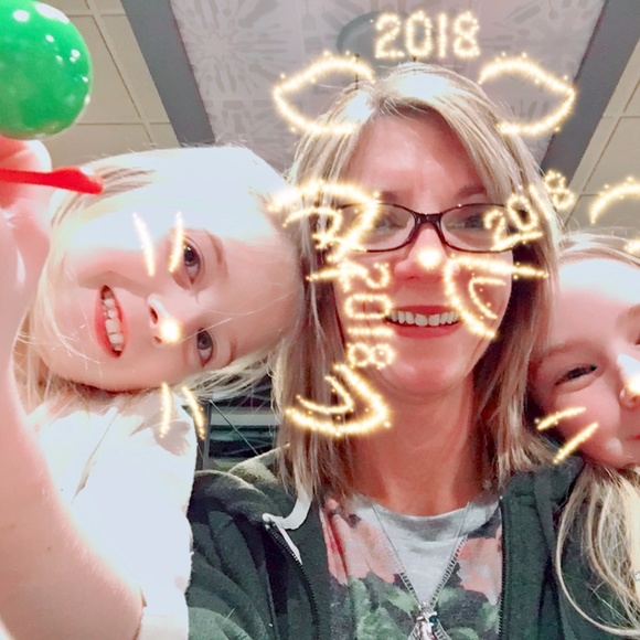 Meet your Posher, Melissa - Picture 3 of 3